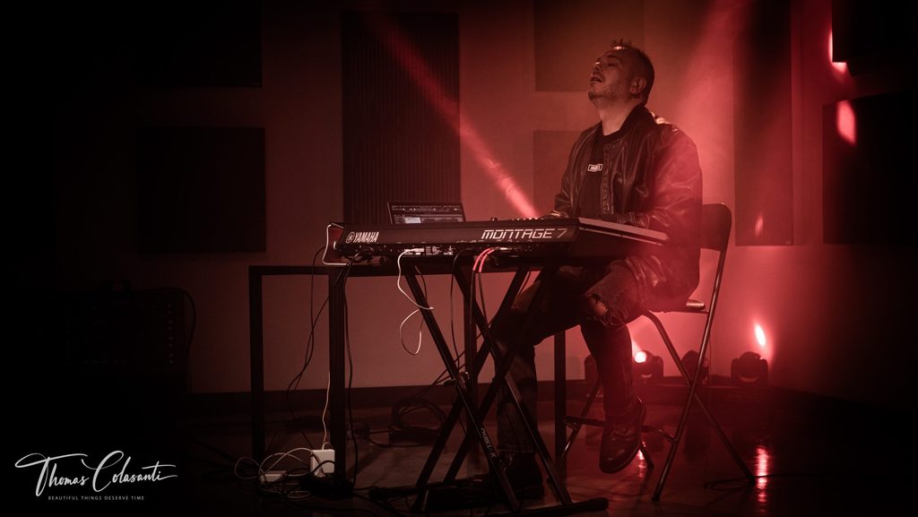 Manuele Montesanti in concert under dramatic lighting